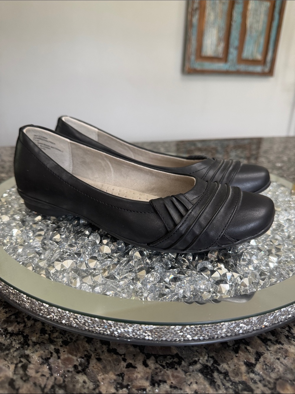 Cliffs by WHITE MOUNTAIN Black Pleated Low-Wedge Ballet Flats EUC 7.5